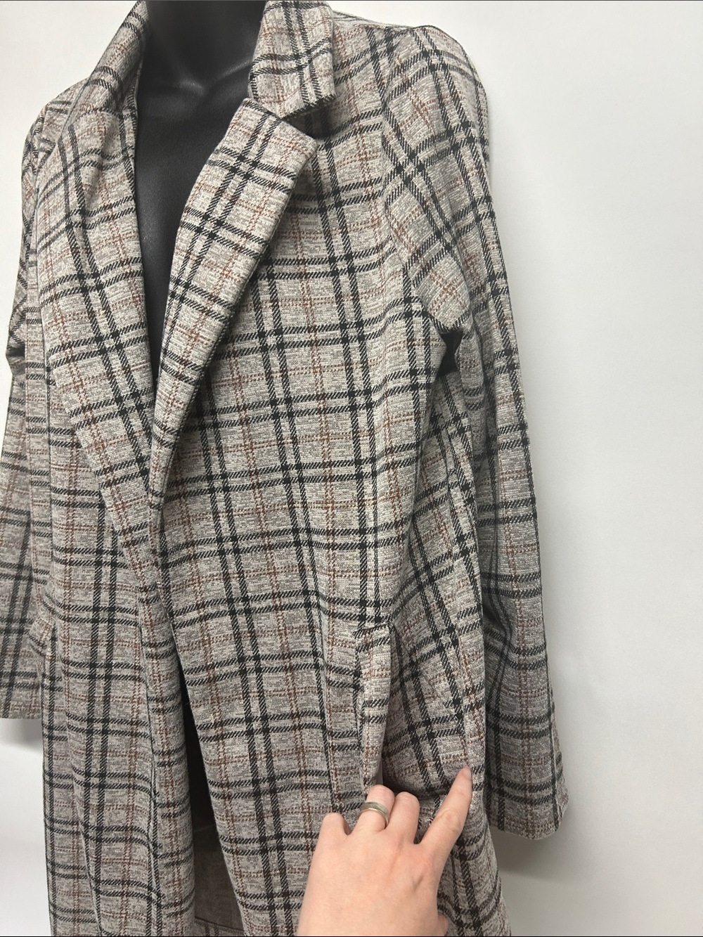 Plaid Long Tailored Coat in Beige and Black small - Picture 3 of 7